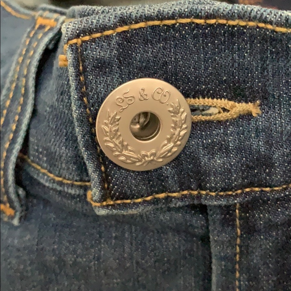 Levi 542 Titled Flare Jean View 3